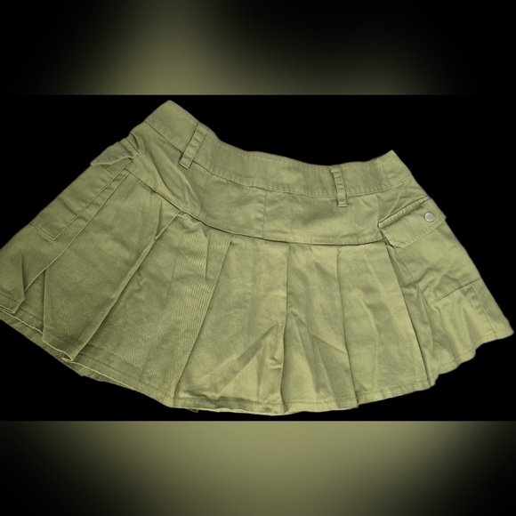 Hot Topic Strawberry Shortcake green cargo mini skirt - Picture 2 of 7